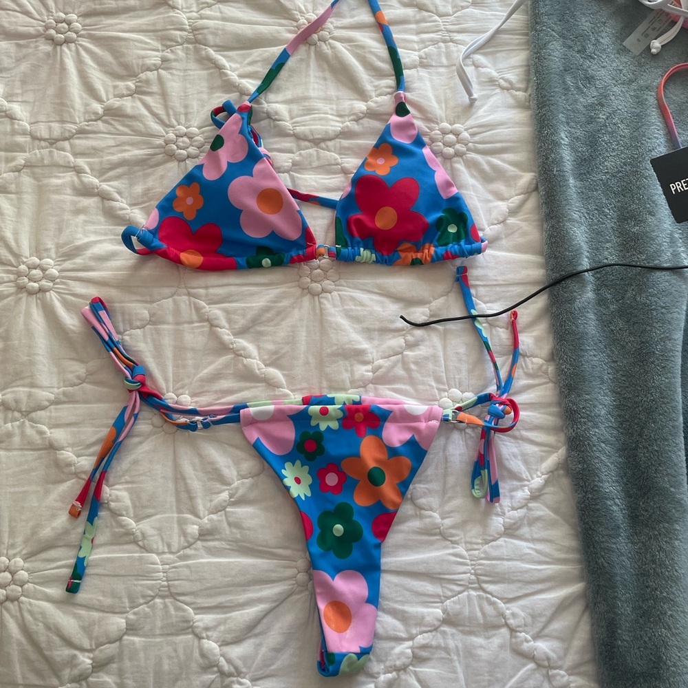 SHEIN NEVER WORN floral triangle tie bikini set with thong bottom
